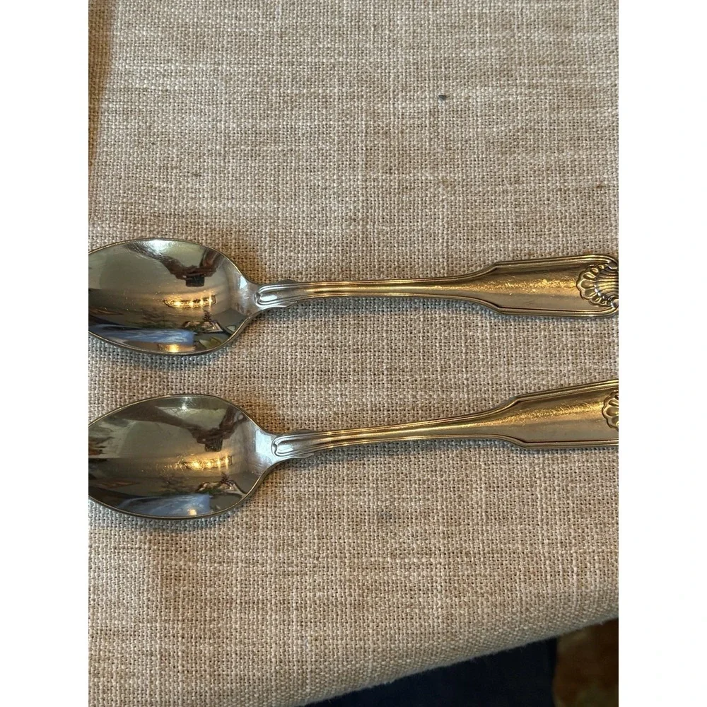 Oneida Classic Shell Heirloom 18/10 Stainless Teaspoons Qty 2